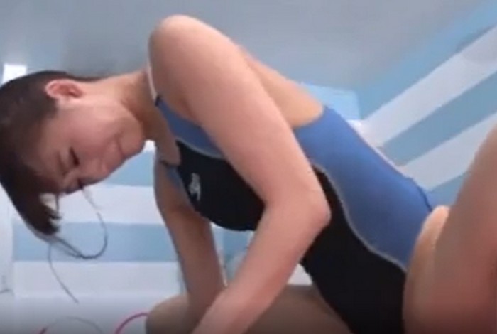 神波多一花 プールサイドで人工呼吸からどんどんエスカレートをし顔にマンコをこすりつける競泳水着の美女